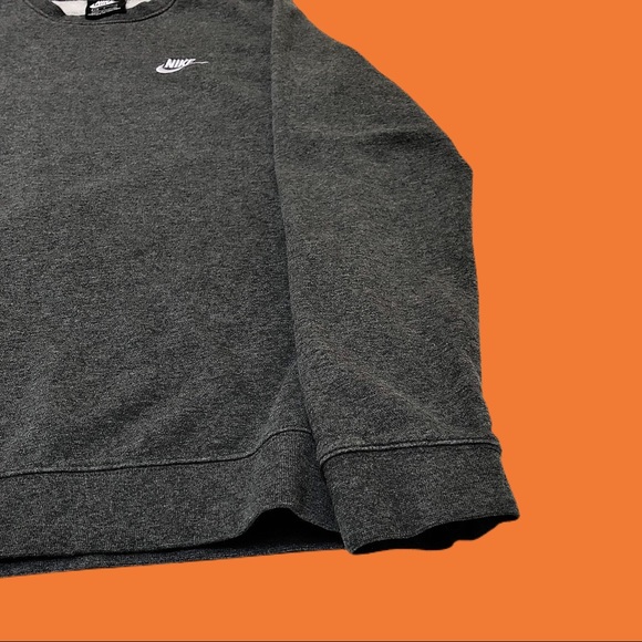 *SOLD* NIKE | Grey Essential Crewneck (S) - Picture 2 of 5